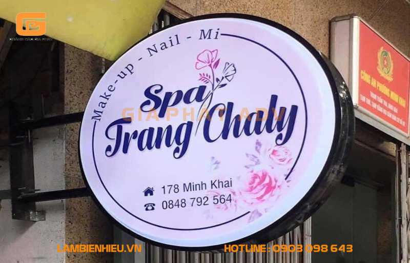 Bảng hiệu hộp đèn vẫy mica hút nổi tiệm Spa Trang Chaly